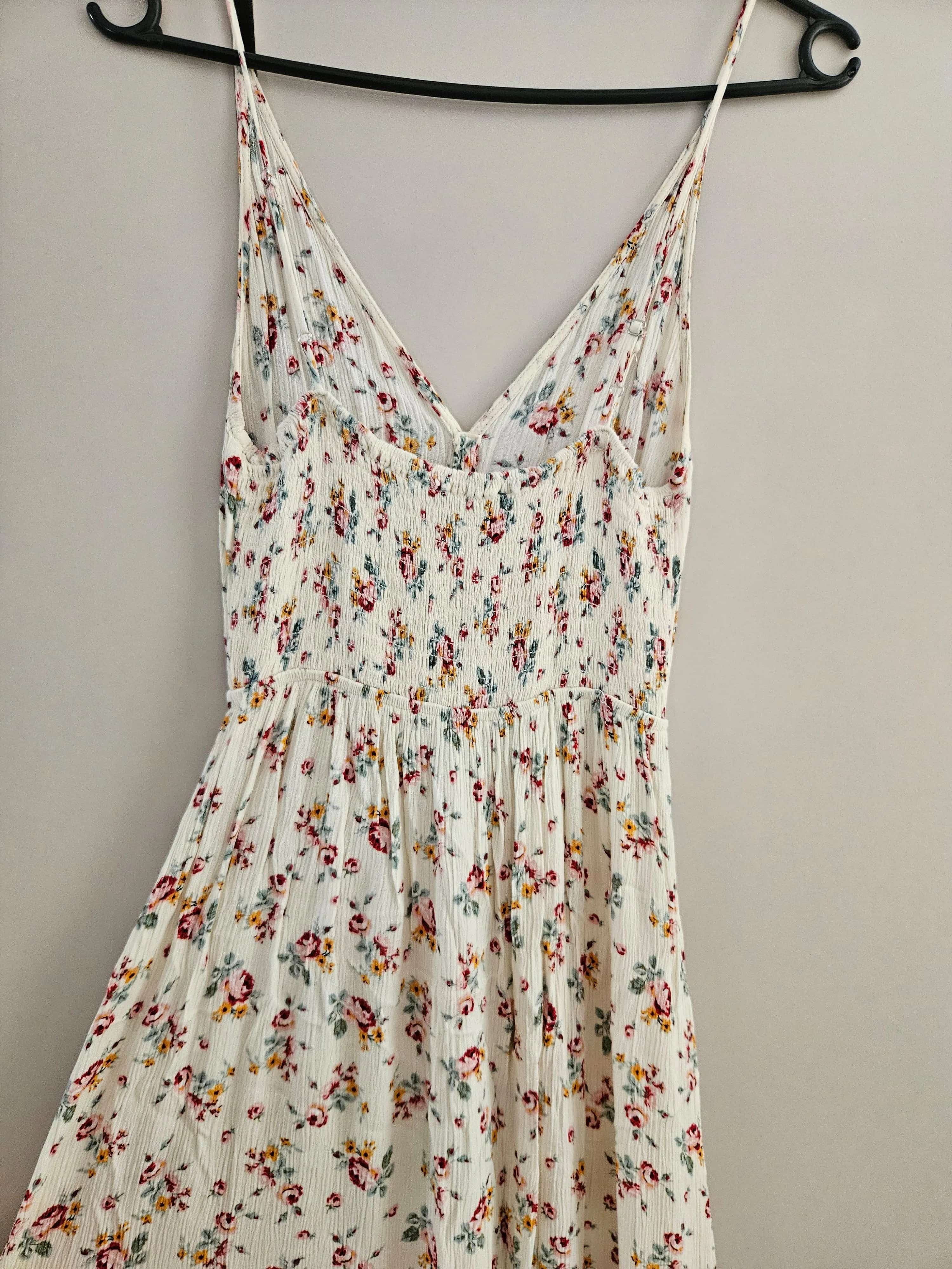 Ormar.app | sajt za prodaju garderobe | Stradivarius haljina
