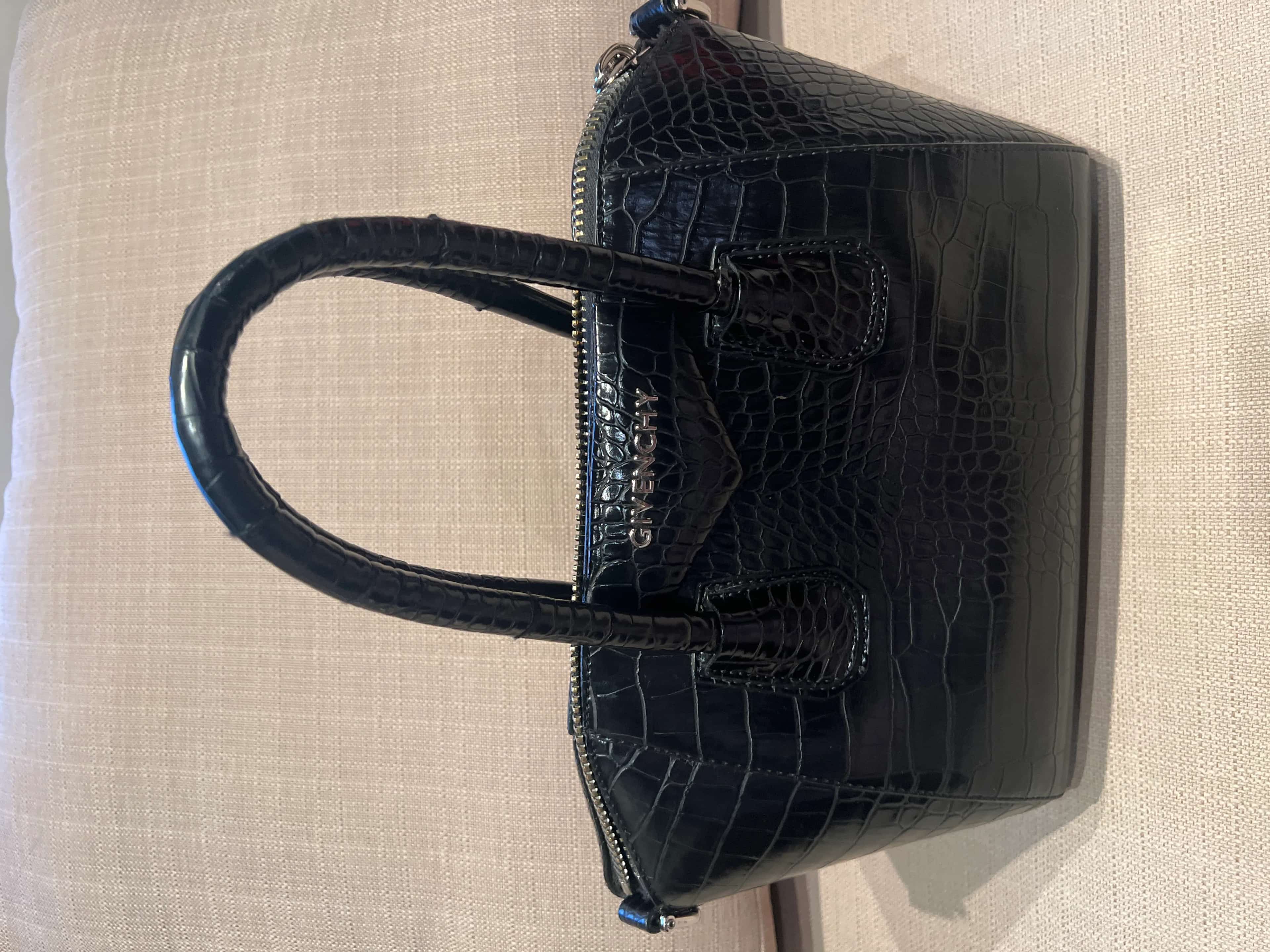 Ormar.app | sajt za prodaju garderobe | Givenchy kozna crna torba