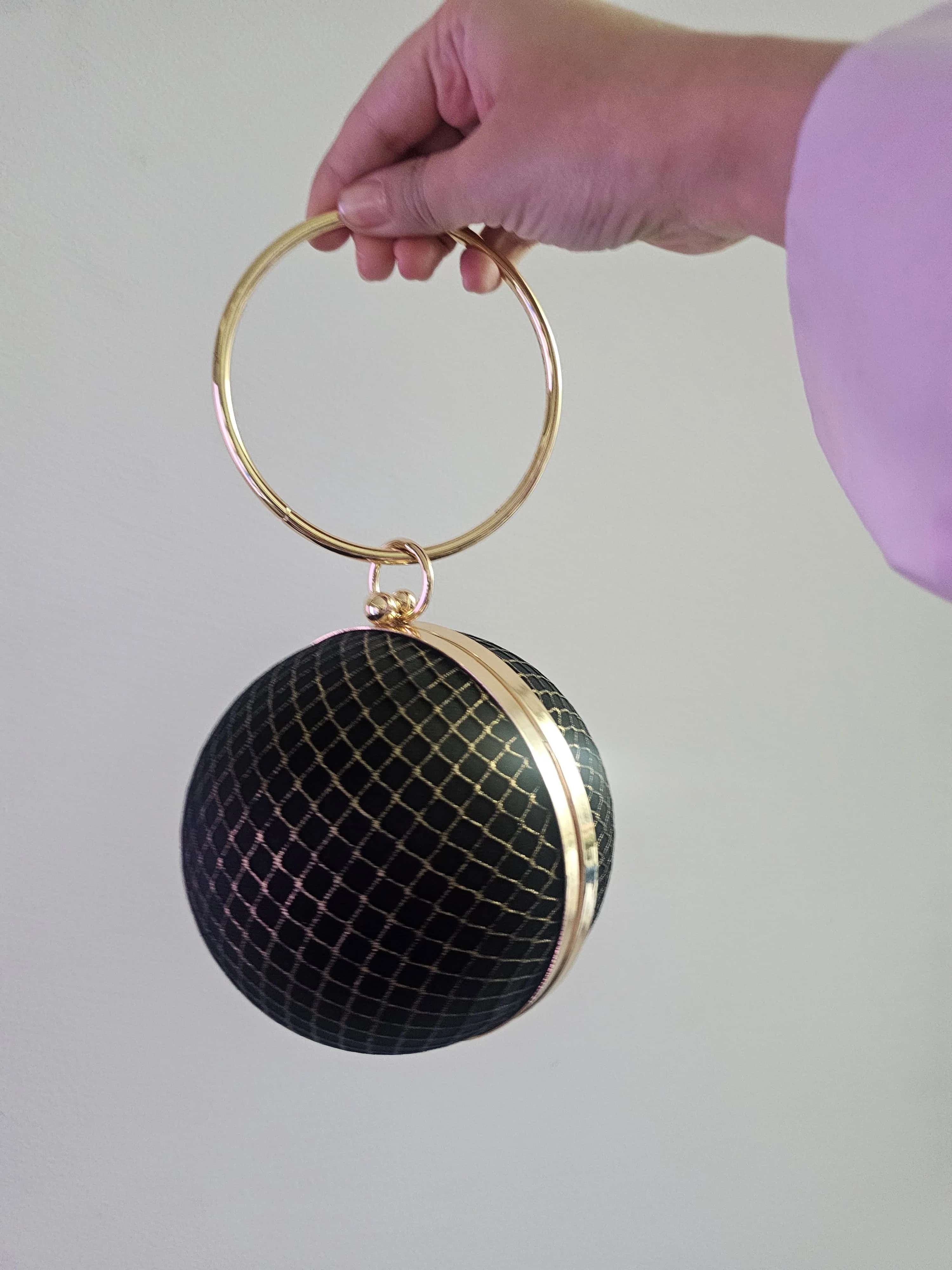 Ormar.app | sajt za prodaju garderobe | Elegantna efektna torbica