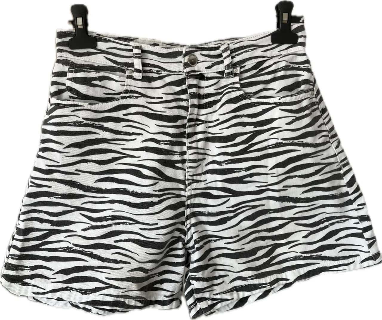 Ormar.app | sajt za prodaju garderobe | Zara teksas šorts sa zebra dezenom