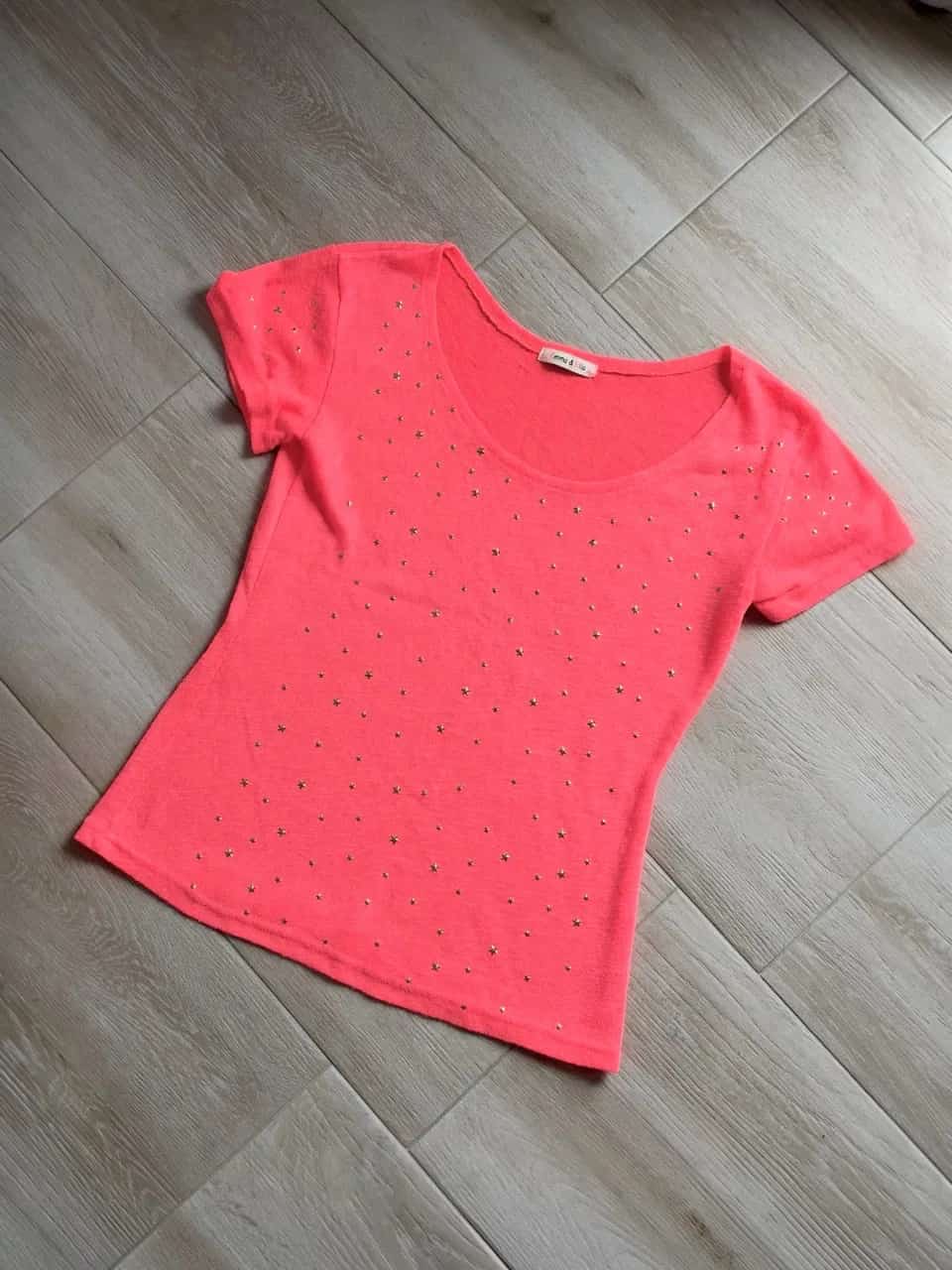 Ormar.app | sajt za prodaju garderobe | E&E pink majica