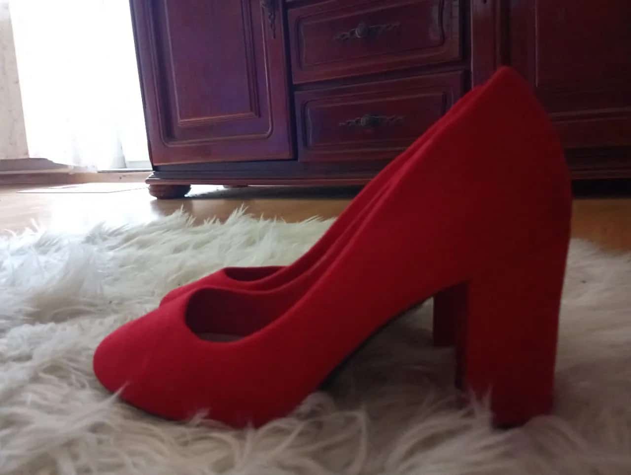Ormar.app | sajt za prodaju garderobe | Crvene cipele na štiklu, 8cm