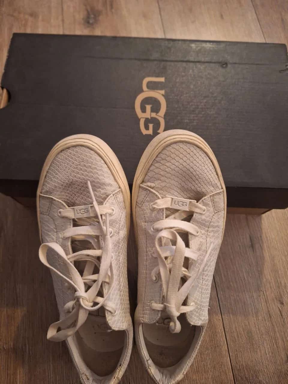 Ormar.app | sajt za prodaju garderobe | Ugg original kozne patike