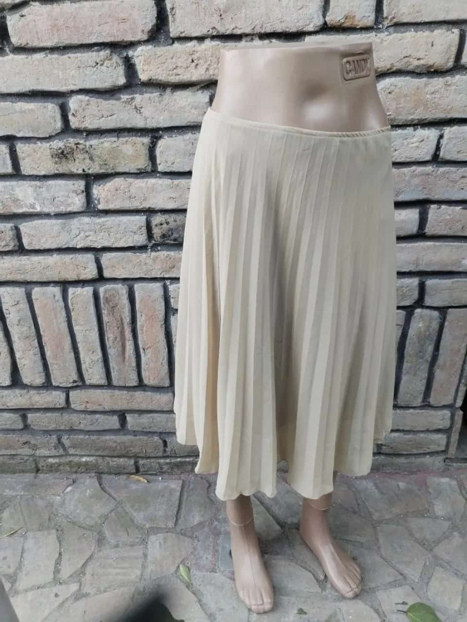Ormar.app | sajt za prodaju garderobe | Mona plisirana suknja vel L