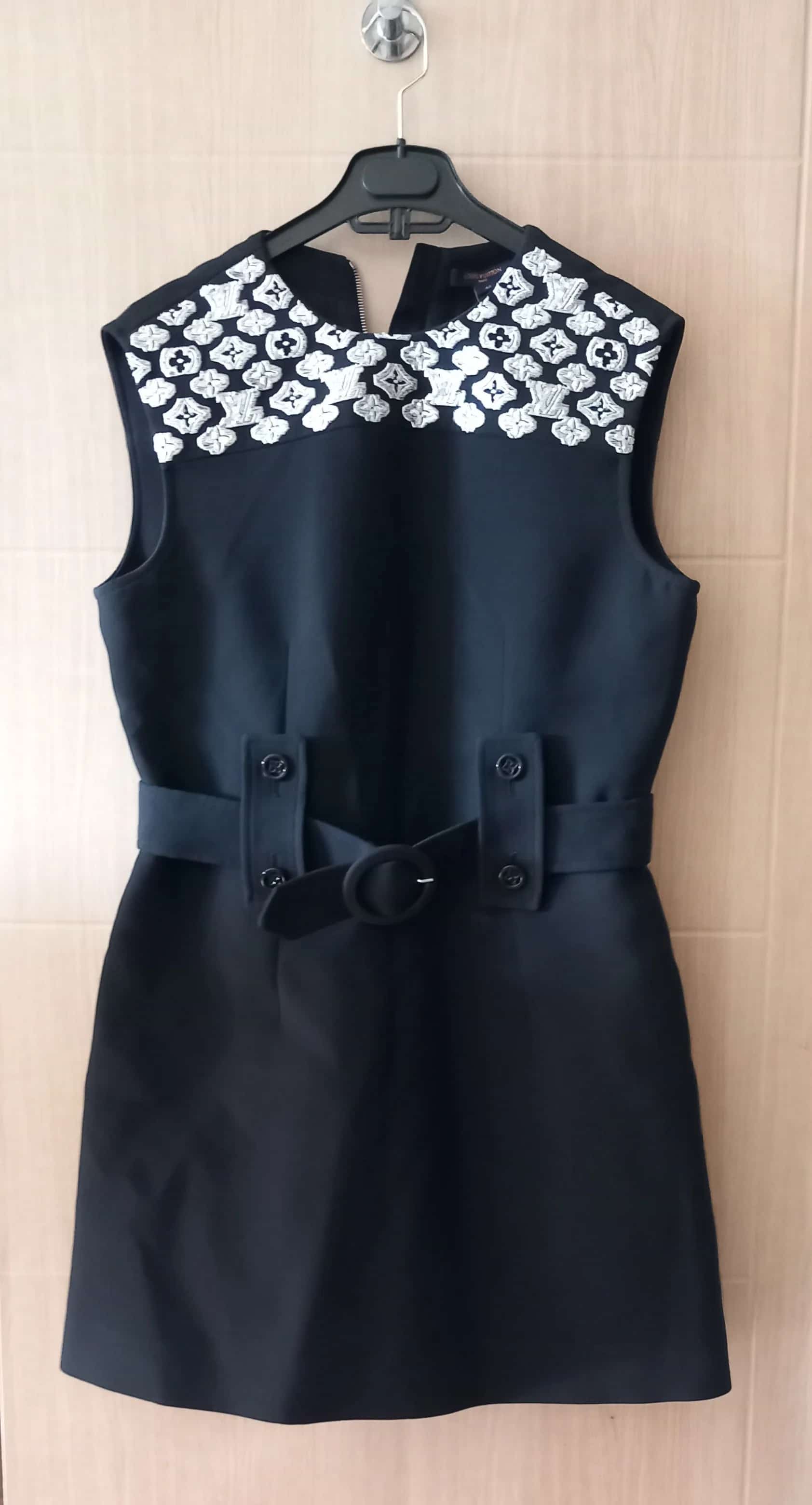 Ormar.app | sajt za prodaju garderobe | Haljinica original elegantna nikad nošena