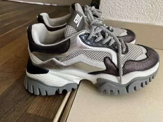 Ormar.app | sajt za prodaju garderobe | Steve Madden