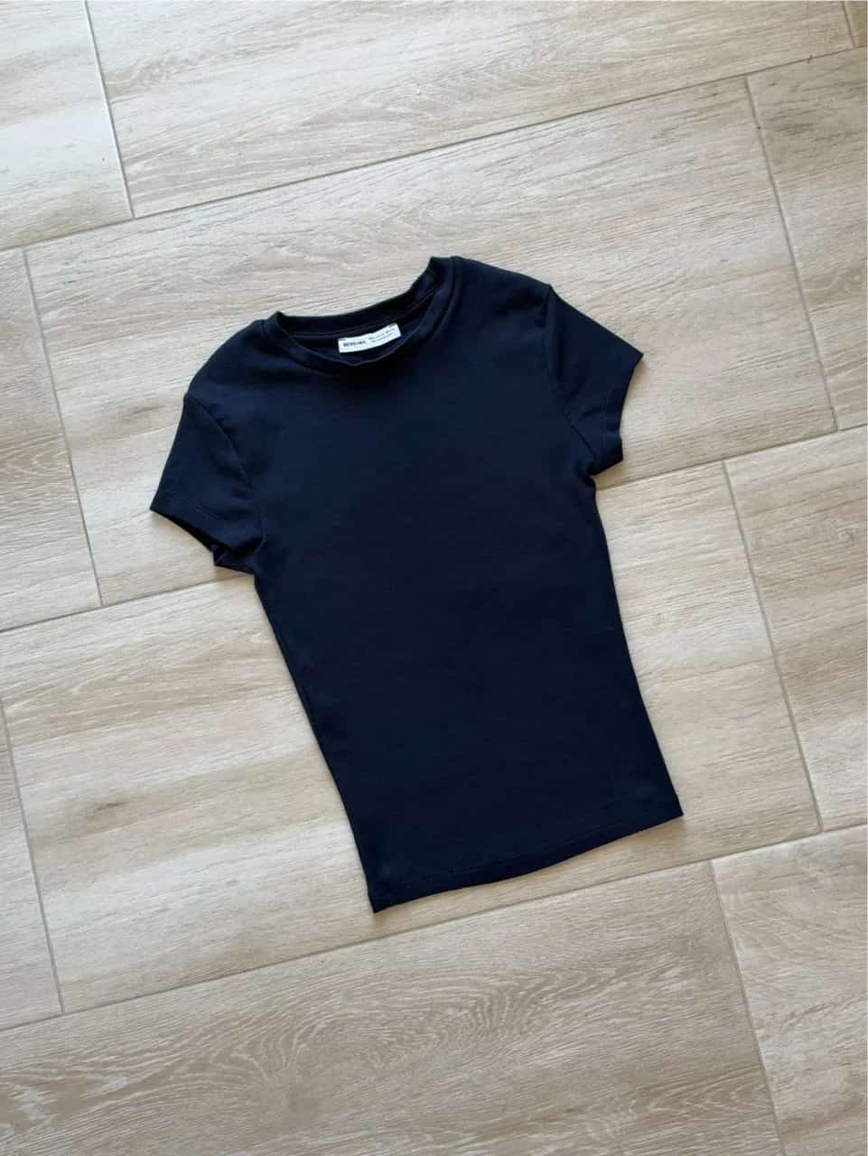 Ormar.app | sajt za prodaju garderobe | Bershka majica NOVA 