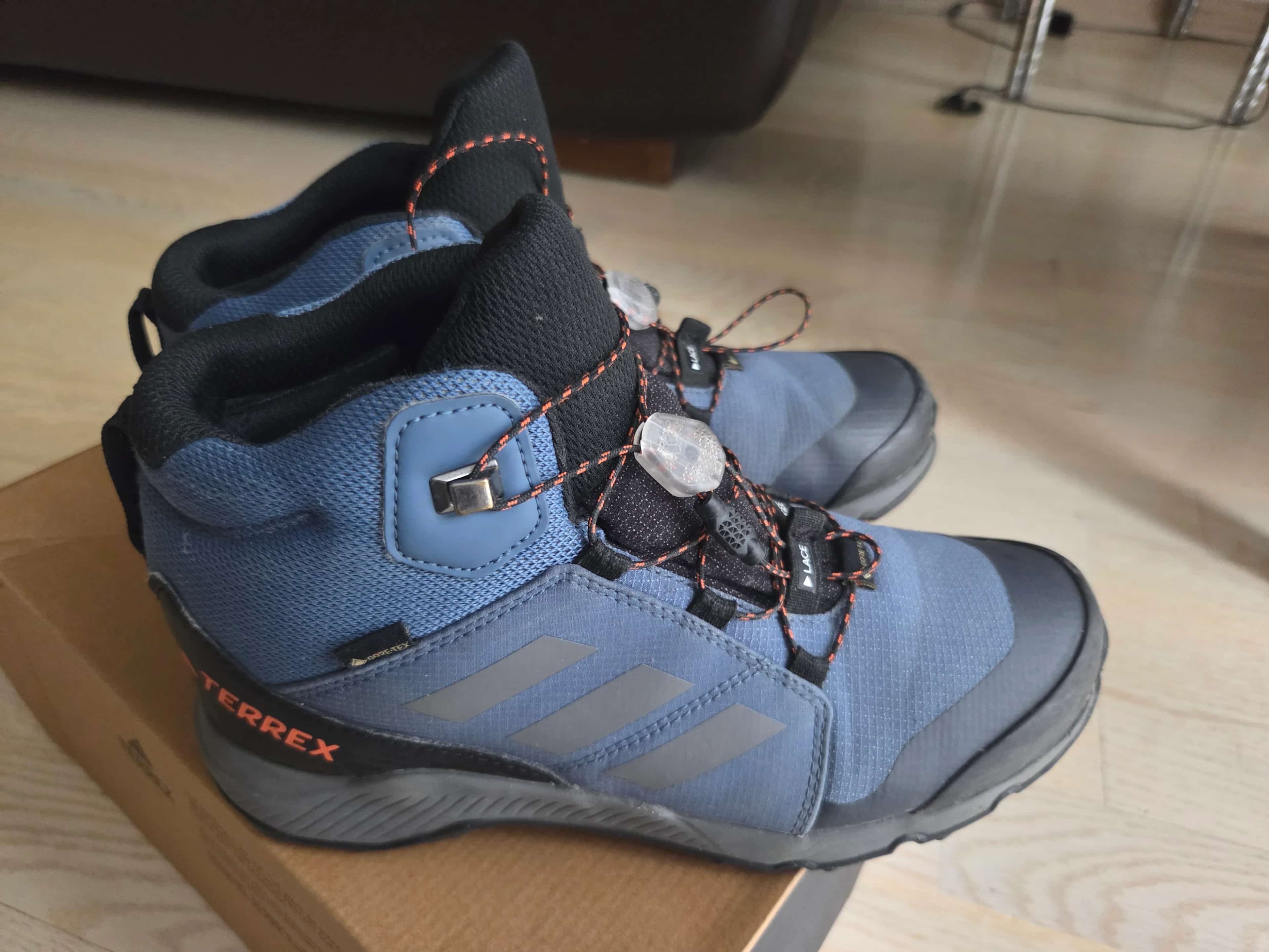 Ormar.app | sajt za prodaju garderobe | ADIDAS GORETEX
