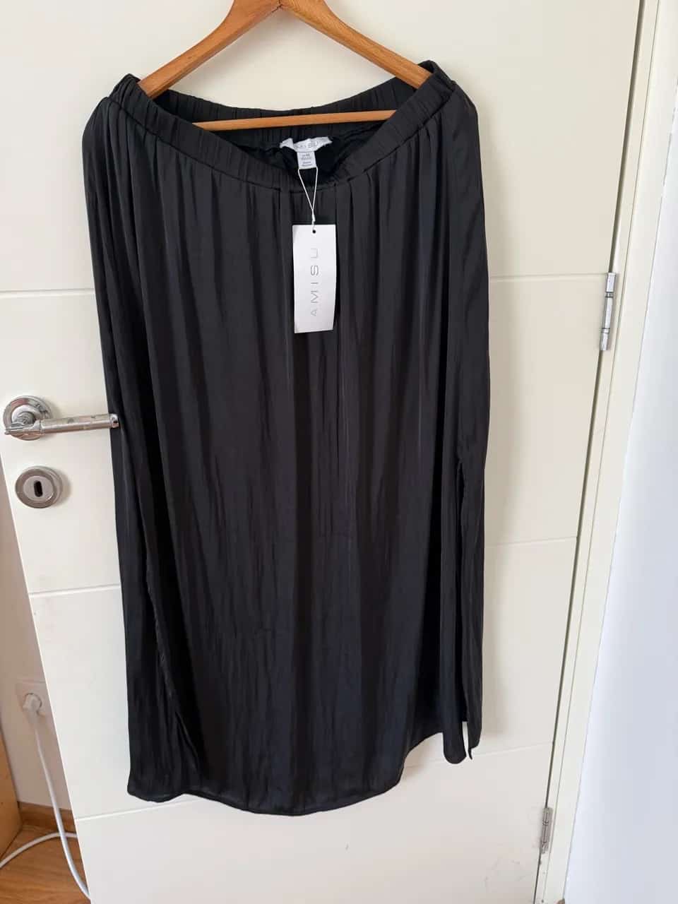 Ormar.app | sajt za prodaju garderobe | Suknja