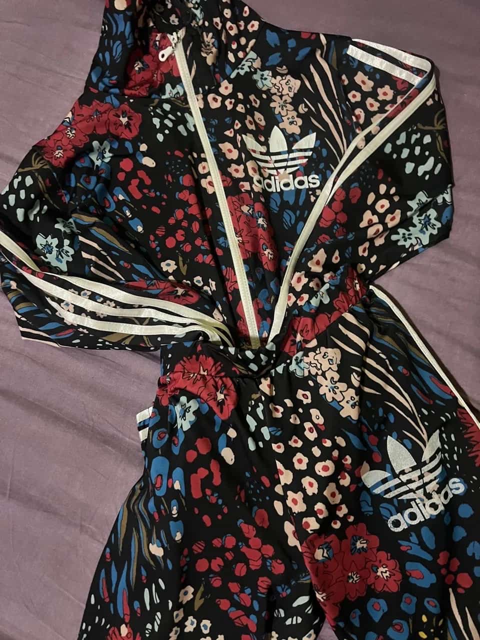 Ormar.app | sajt za prodaju garderobe | Lepa Addidas trenerka,XL