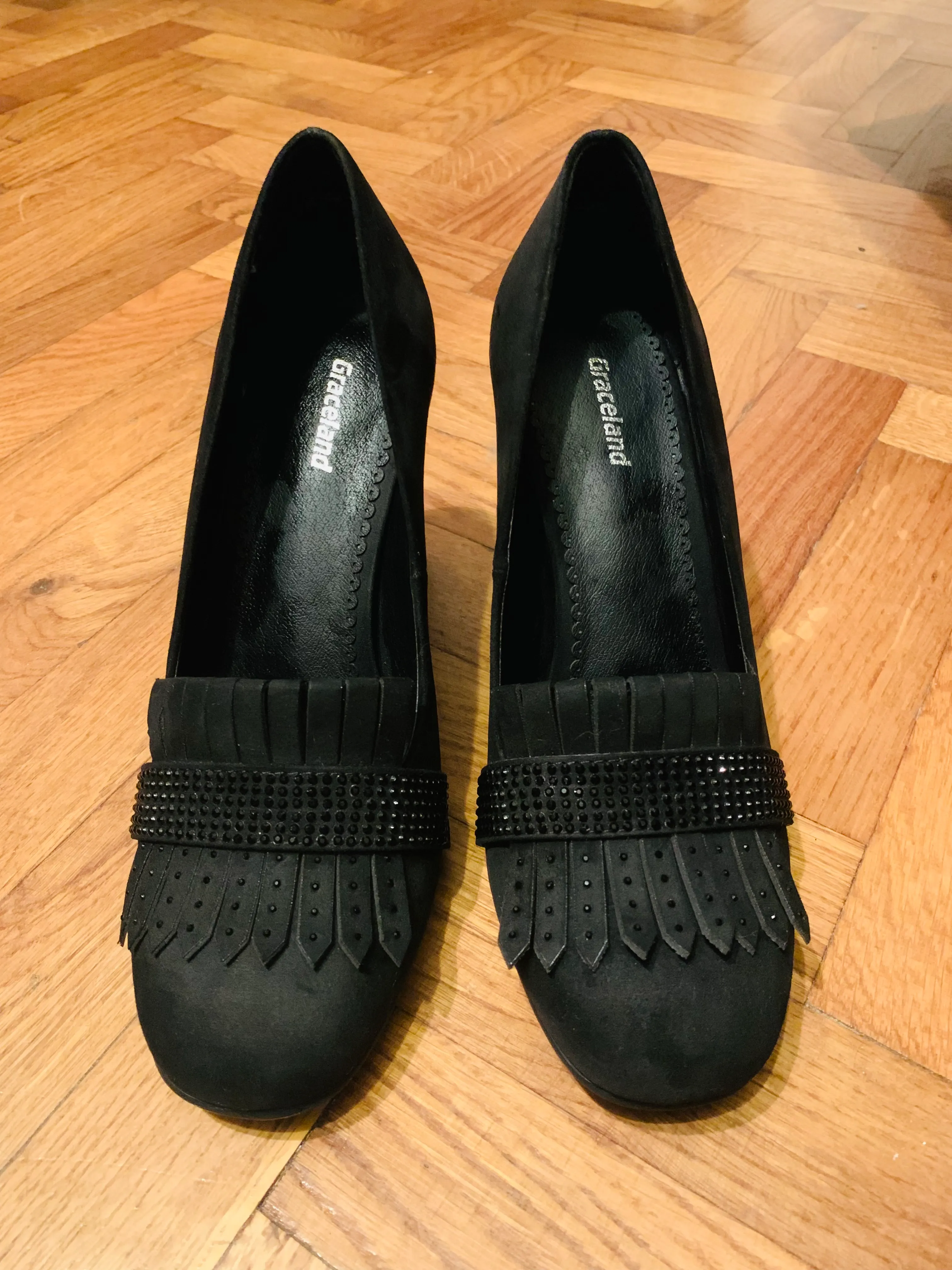 Ormar.app | sajt za prodaju garderobe | Nove Graceland salonke 38