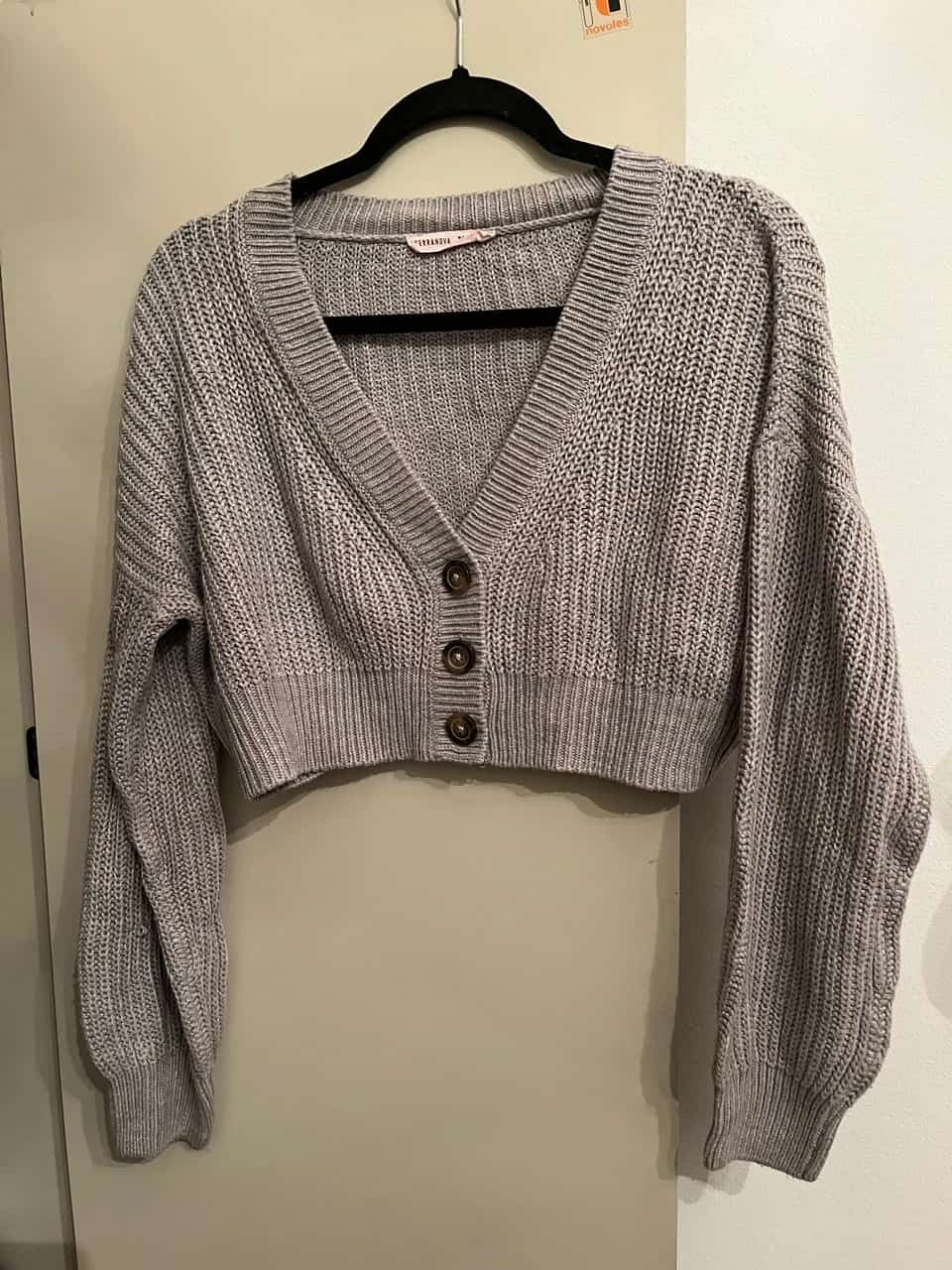 Ormar.app | sajt za prodaju garderobe | Crop džemper 