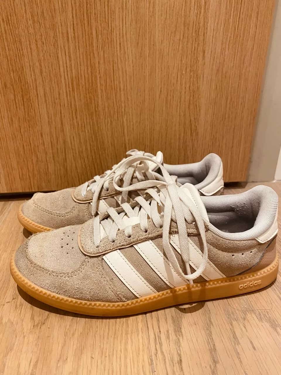 Ormar.app | sajt za prodaju garderobe | Adidas prelepe patike bež boje br 36 i 37✨🤍