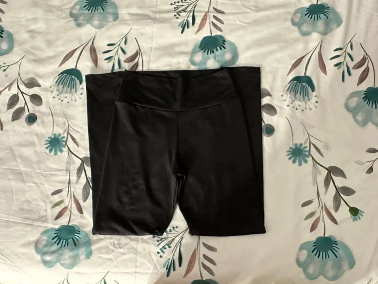 Ormar.app | sajt za prodaju garderobe | Top i helanke