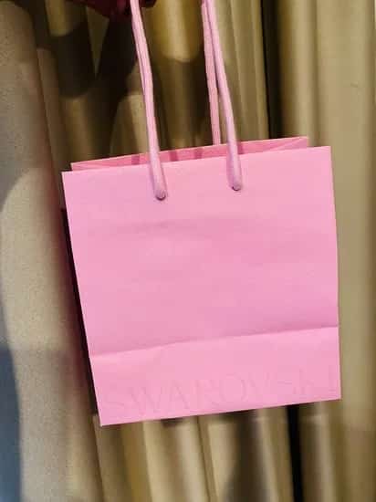 Ormar.app | sajt za prodaju garderobe | Nova Swarovski kesa roze boje🛍️🎀