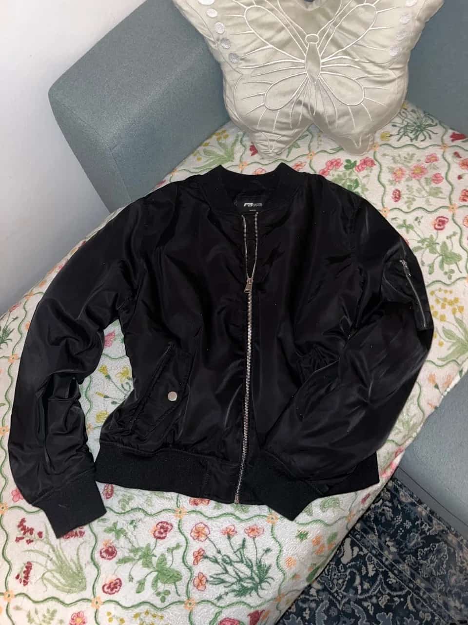 Ormar.app | sajt za prodaju garderobe | Bomber jakna 