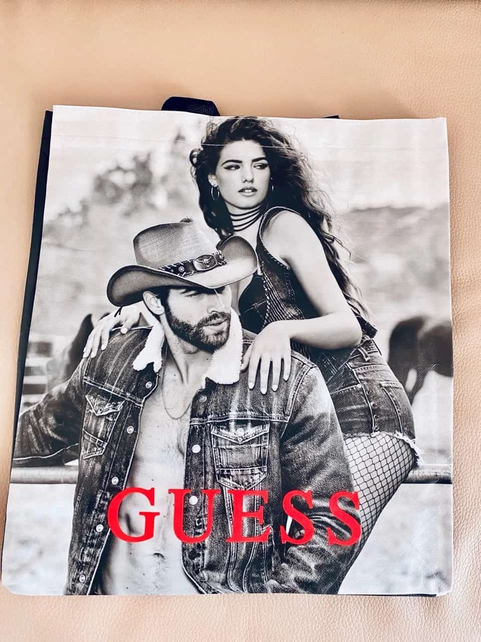 Ormar.app | sajt za prodaju garderobe | Nov ceger Guess by Marciano🤍🛍️