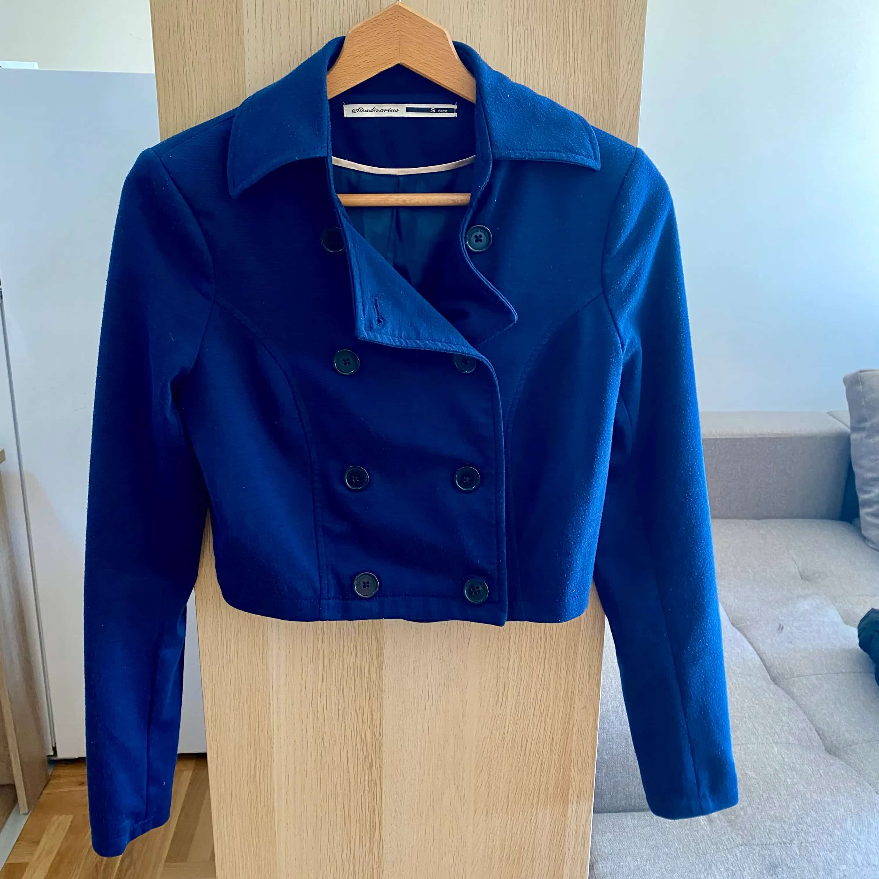 Ormar.app | sajt za prodaju garderobe | Elegantni kaput Stradivarius original 